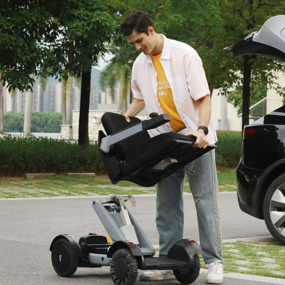 Poylin P213 XSTO M4 Hafif Akülü Tekerlekli Sandalye